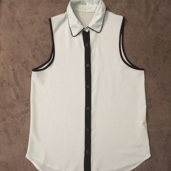 Seafoam Green Sleeveless Button Down Top w Piping - Picture 4 of 5